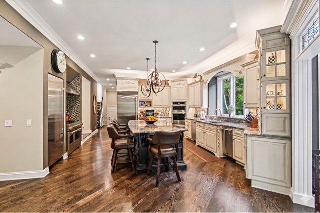 3001 Glen Eagles Court, St. Charles, IL 60174