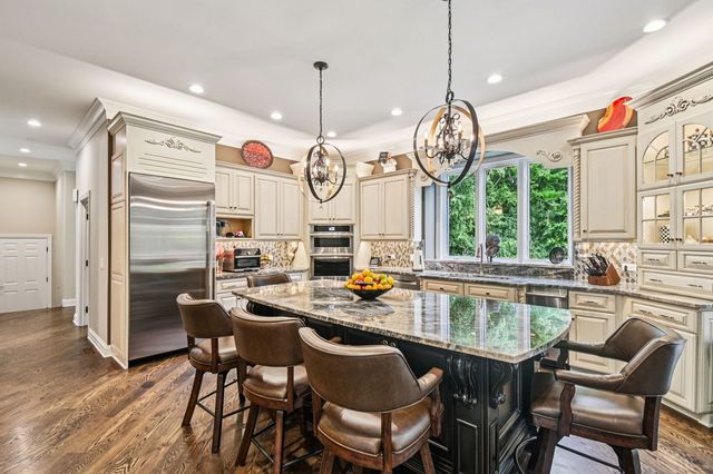 3001 Glen Eagles Court, St. Charles, IL 60174