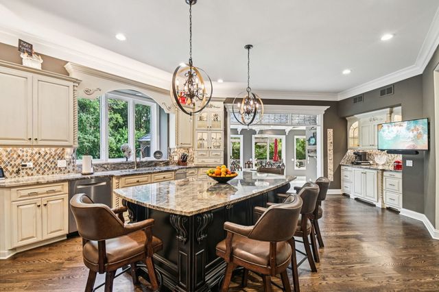 3001 Glen Eagles Court, St. Charles, IL 60174