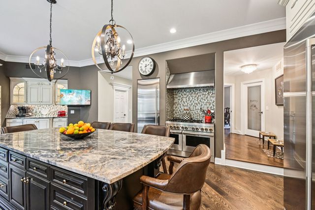 3001 Glen Eagles Court, St. Charles, IL 60174