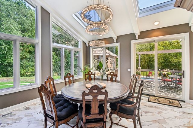 3001 Glen Eagles Court, St. Charles, IL 60174