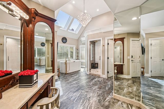 3001 Glen Eagles Court, St. Charles, IL 60174