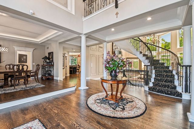 3001 Glen Eagles Court, St. Charles, IL 60174