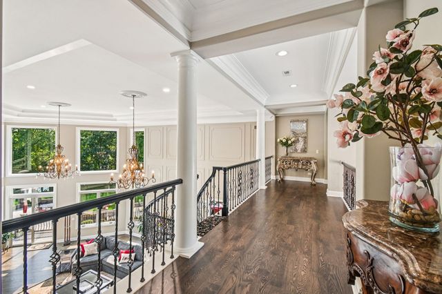 3001 Glen Eagles Court, St. Charles, IL 60174