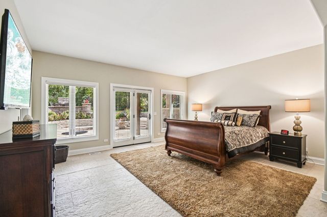 3001 Glen Eagles Court, St. Charles, IL 60174