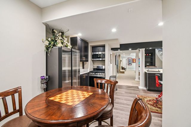 3001 Glen Eagles Court, St. Charles, IL 60174