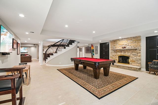 3001 Glen Eagles Court, St. Charles, IL 60174