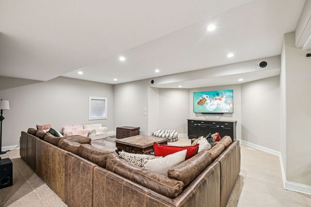 3001 Glen Eagles Court, St. Charles, IL 60174