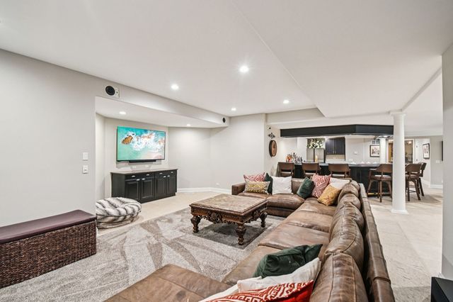 3001 Glen Eagles Court, St. Charles, IL 60174