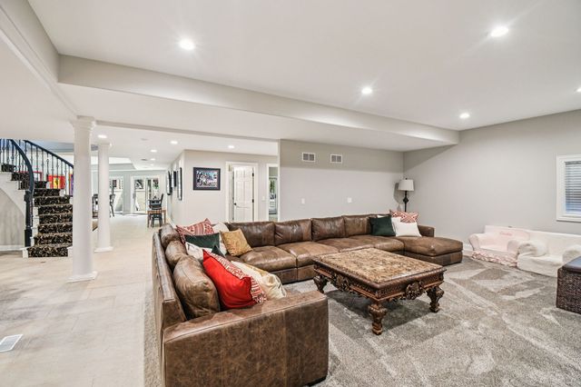 3001 Glen Eagles Court, St. Charles, IL 60174