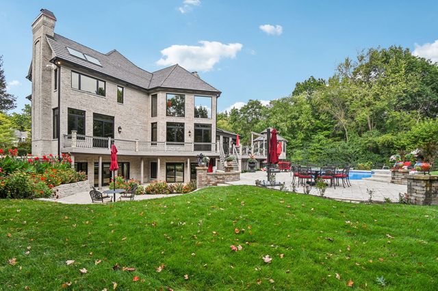 3001 Glen Eagles Court, St. Charles, IL 60174