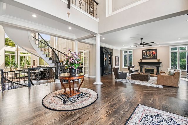 3001 Glen Eagles Court, St. Charles, IL 60174