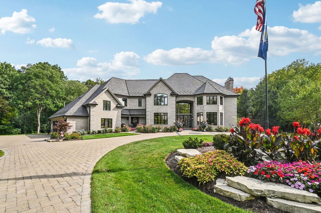 3001 Glen Eagles Court, St. Charles, IL 60174