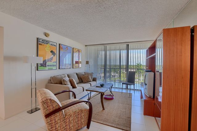 7754 Lakeside Boulevard 483, Boca Raton, FL 33434