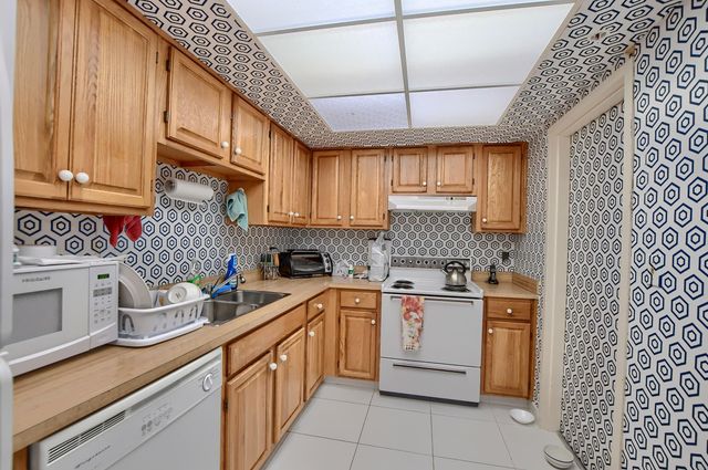 7754 Lakeside Boulevard 483, Boca Raton, FL 33434