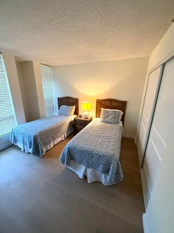 7754 Lakeside Boulevard 483, Boca Raton, FL 33434