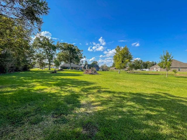 302 Bayou Bend Dr, Houma, LA 70364