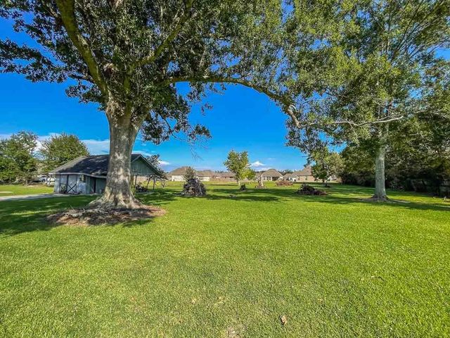 302 Bayou Bend Dr, Houma, LA 70364