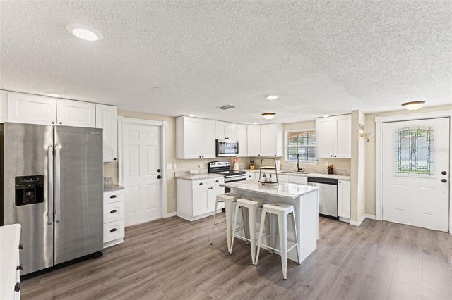 7901 N PACKWOOD AVENUE, Tampa, FL 33604