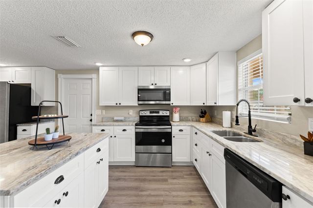 7901 N PACKWOOD AVENUE, Tampa, FL 33604