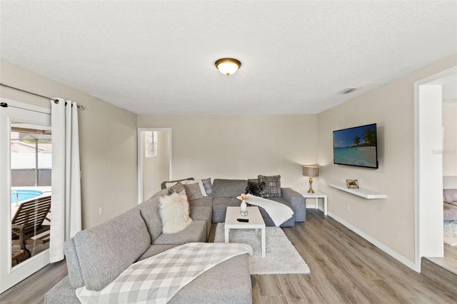 7901 N PACKWOOD AVENUE, Tampa, FL 33604