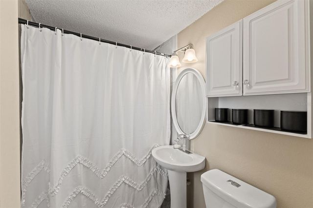 7901 N PACKWOOD AVENUE, Tampa, FL 33604