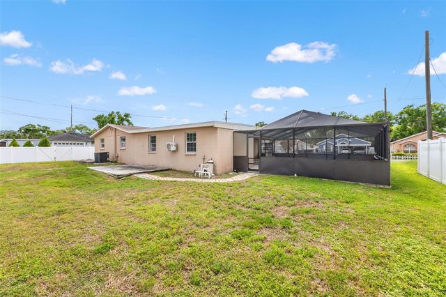 7901 N PACKWOOD AVENUE, Tampa, FL 33604