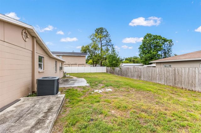 7901 N PACKWOOD AVENUE, Tampa, FL 33604