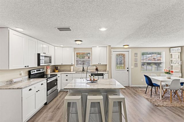 7901 N PACKWOOD AVENUE, Tampa, FL 33604