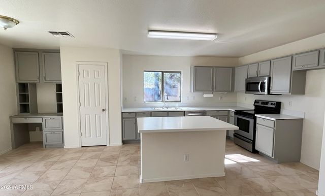 2028 N WILDFLOWER Lane, Casa Grande, AZ 85122