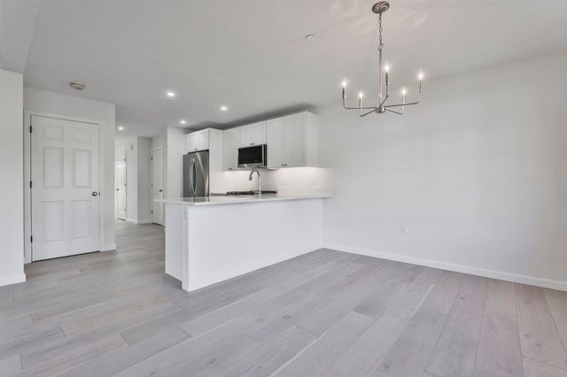 61 Crestview Way, Raymond, NH 03077