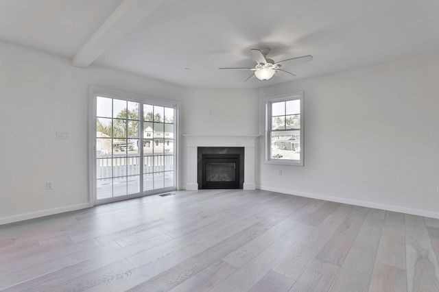 61 Crestview Way, Raymond, NH 03077