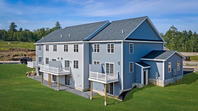 61 Crestview Way, Raymond, NH 03077