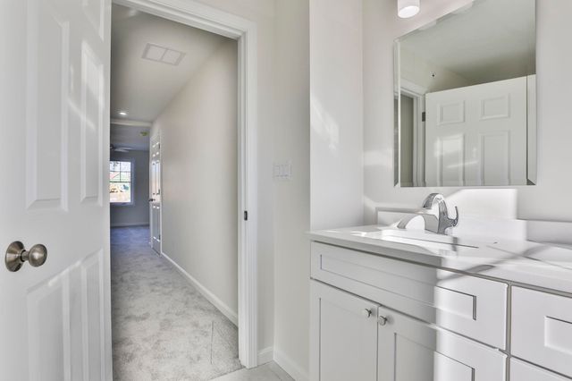 61 Crestview Way, Raymond, NH 03077