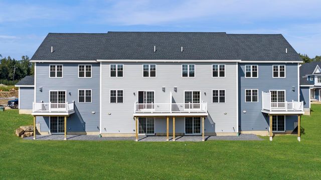 61 Crestview Way, Raymond, NH 03077