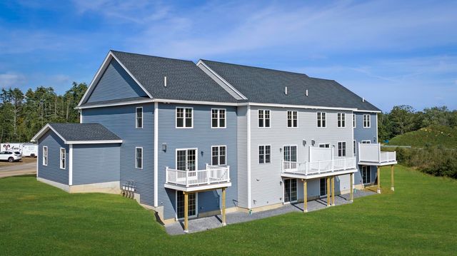 61 Crestview Way, Raymond, NH 03077