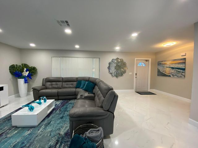 6220 SW 14th Street, Plantation, FL 33317