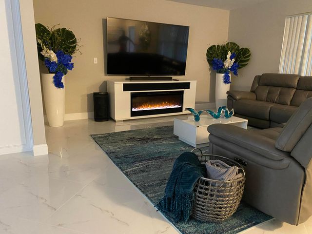 6220 SW 14th Street, Plantation, FL 33317