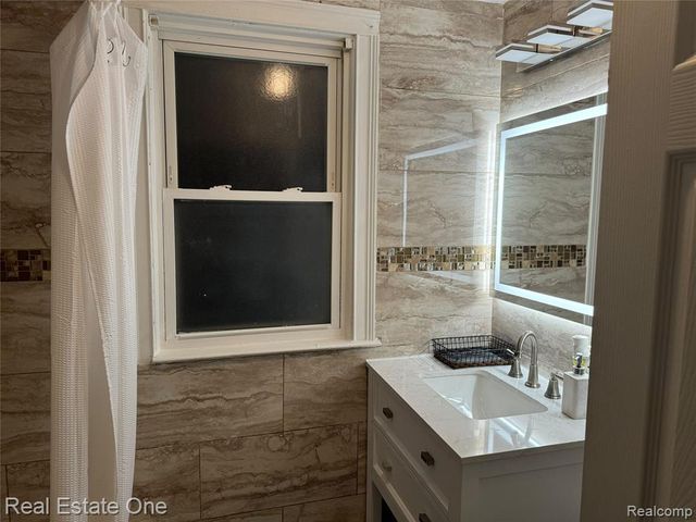 5016 Mead Street, Dearborn, MI 48126