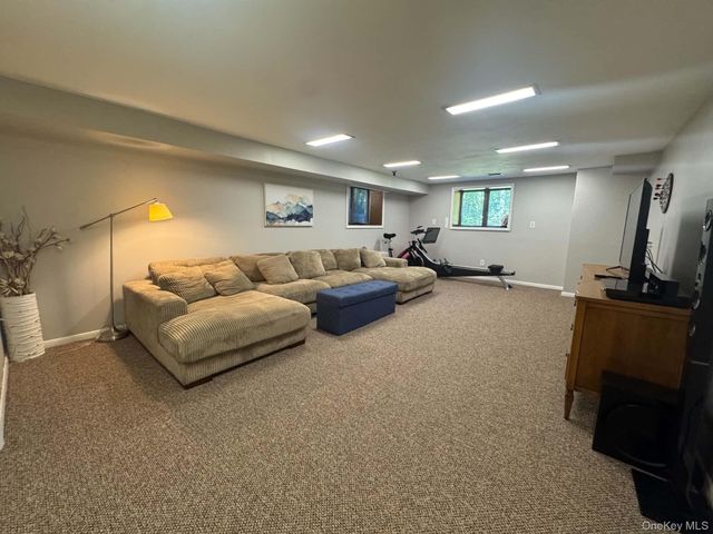 1 Pheasant Lane, Lloyd Neck, NY 11743