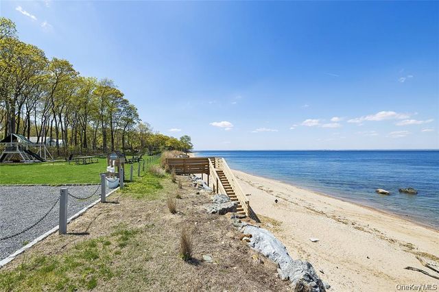 1 Pheasant Lane, Lloyd Neck, NY 11743