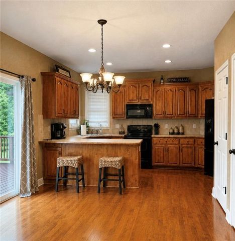 8604 NE 99th Street, Kansas City, MO 64157
