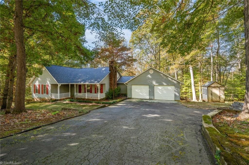 405 Oak Street, East Bend, NC 27018