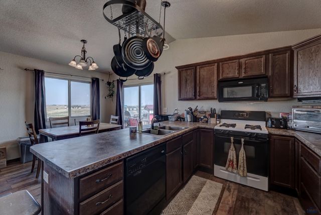 678 FLIGHT LINE CT, Box Elder, SD 57719