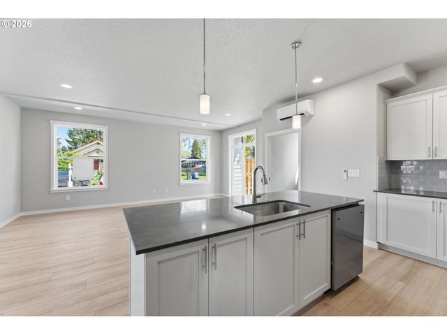 4754 N VANDERBILT St, Portland, OR 97203