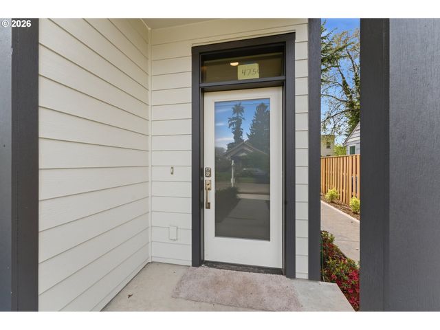 4754 N VANDERBILT St, Portland, OR 97203