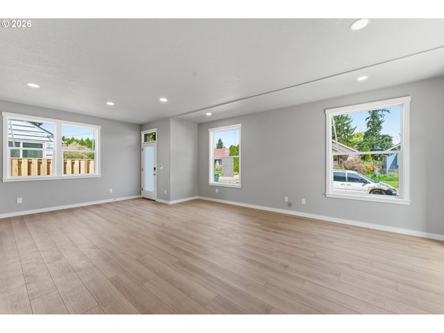 4754 N VANDERBILT St, Portland, OR 97203