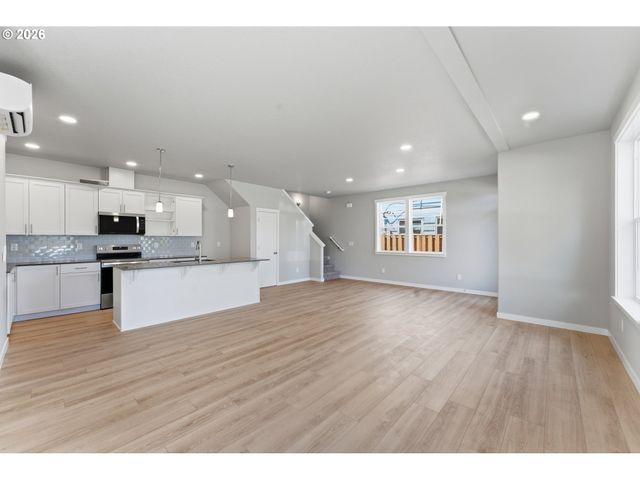 4754 N VANDERBILT St, Portland, OR 97203