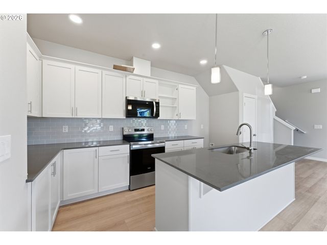 4754 N VANDERBILT St, Portland, OR 97203