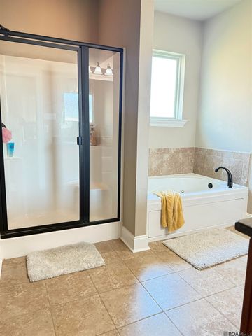2500 George Dr, Thibodaux, LA 70301